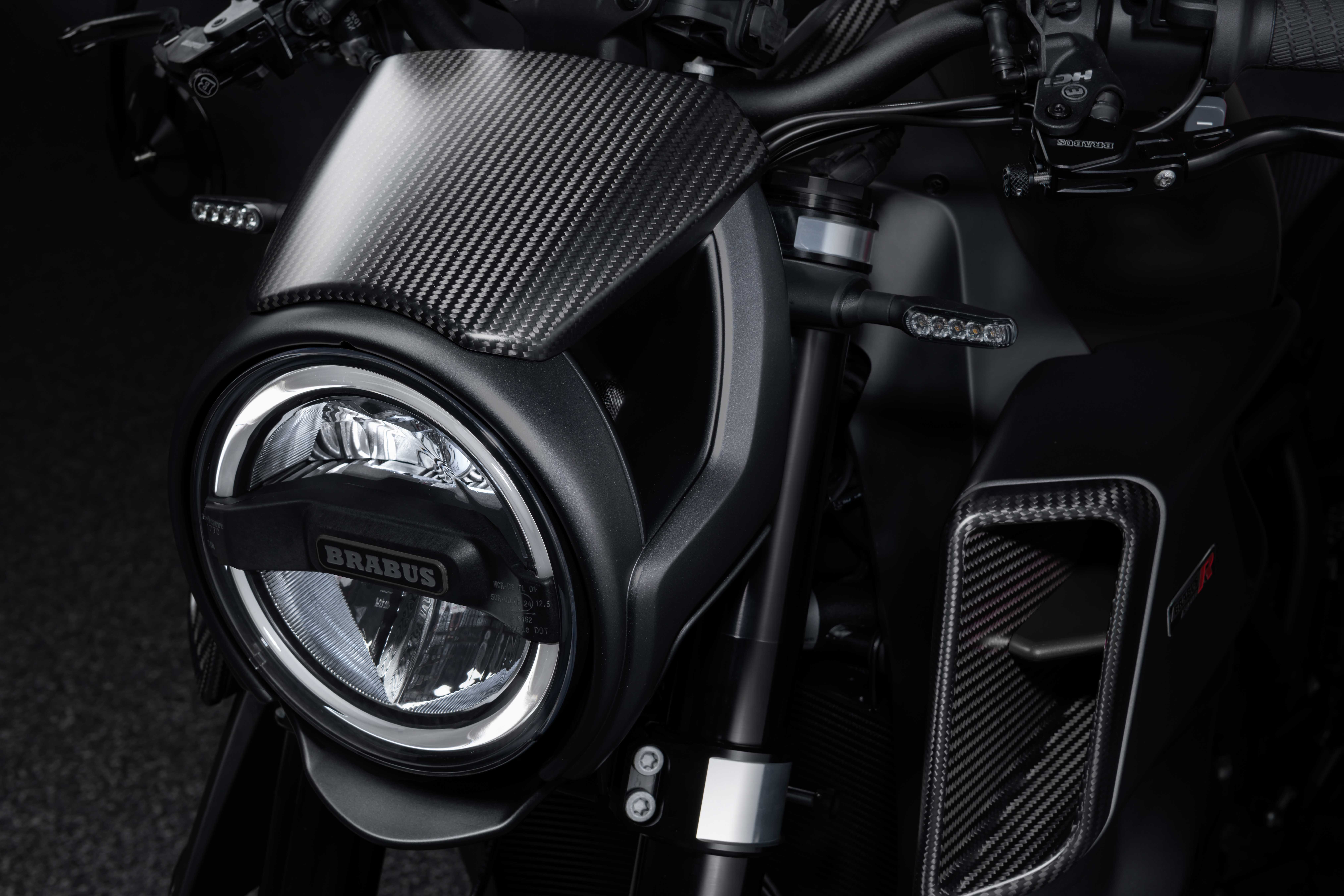 BRABUS 1300 R signature black studio (18)