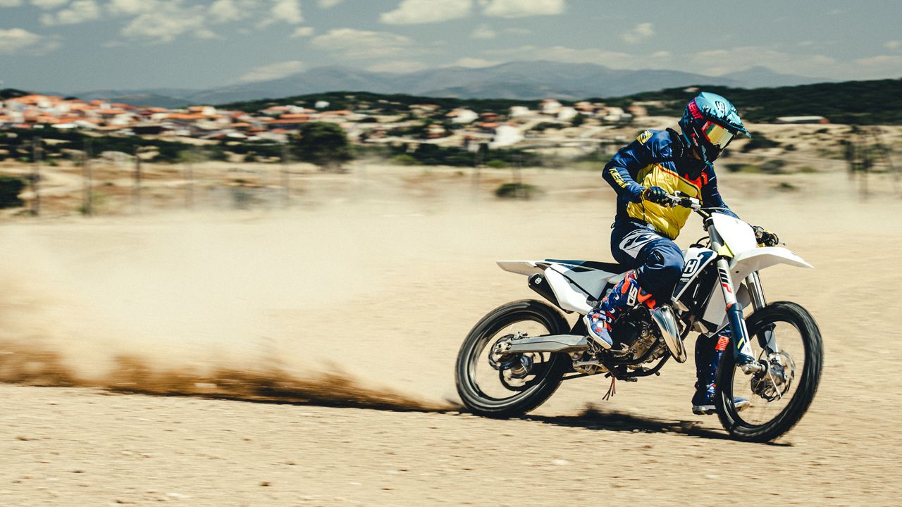 Husqvarna TC 125 2022. El motor viene de serie con dos curvas de encendido.