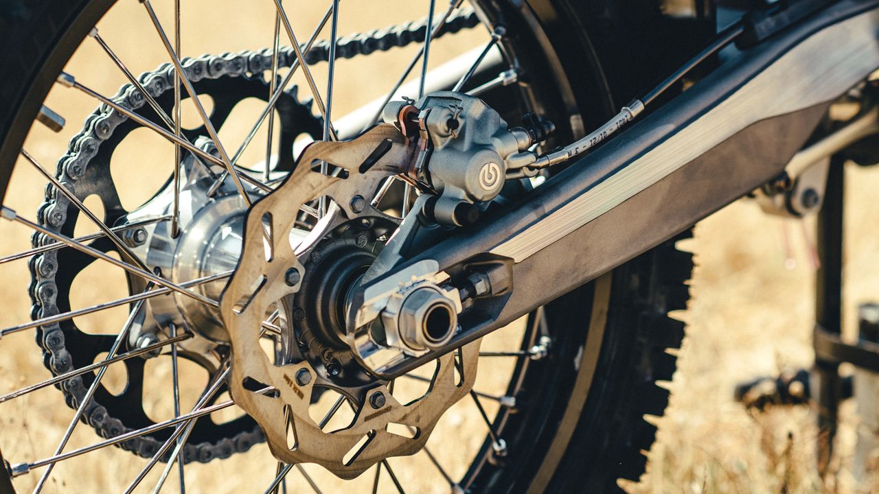 Husqvarna TC 125 2022. Los frenos Brembo aportan gran mordiente y alta resistencia a la fatiga.