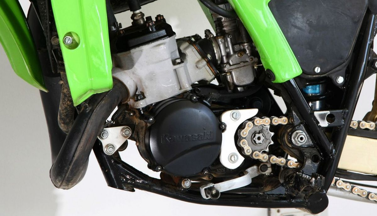 Kawasaki KX 125 1983, del rojo al verde Kawasaki KX 125 1983, del rojo al verde