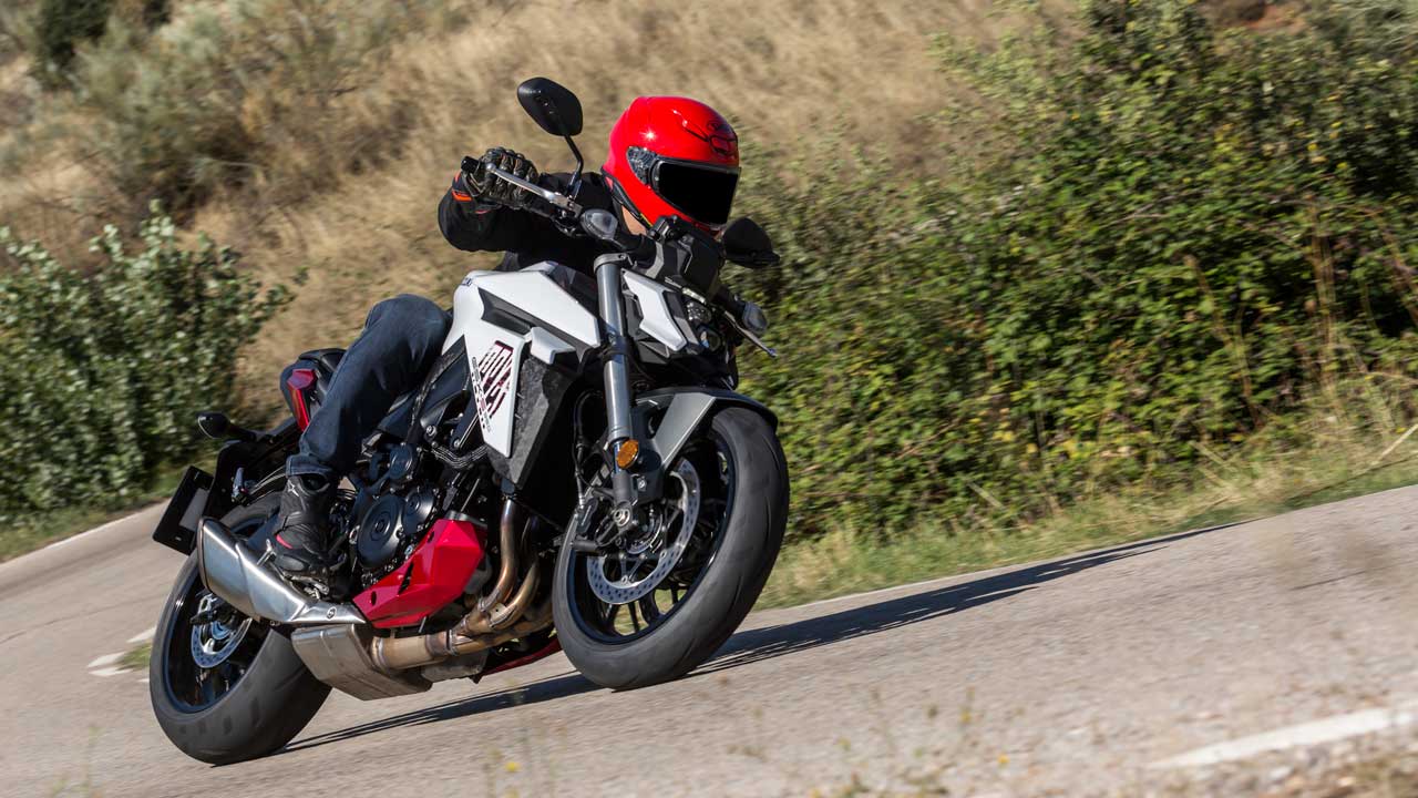 Impecable aspecto de "moto grande" para esta unidad pensada para el A2, de aspecto similar al de sus hermanas mayores