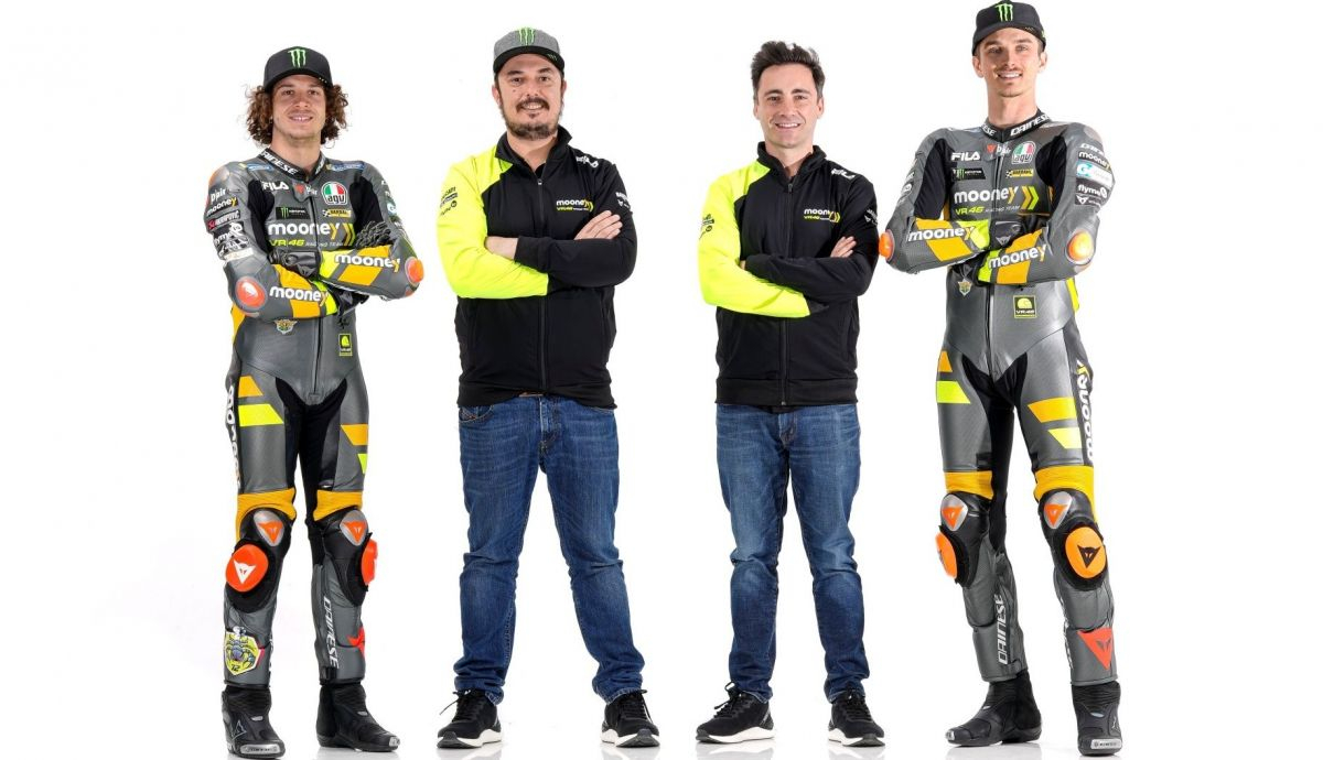 Marco Bezzecchi y Luca Marini junto a Alessio Salucci y Pablo Nieto en la presentación del Mooney VR46 Racing Team para MotoGP 2022 Marco Bezzecchi y Luca Marini junto a Alessio Salucci y Pablo Nieto en la presentación del Mooney VR46 Racing Team para MotoGP 2022