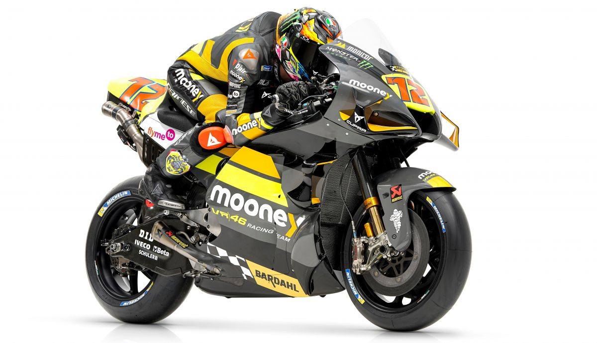 Marco Bezzecchi sobre la Ducati Desmosedici GP21 del Mooney VR46 Racing Team que llevará en la temporada 2022 de MotoGP Marco Bezzecchi sobre la Ducati Desmosedici GP21 del Mooney VR46 Racing Team que llevará en la temporada 2022 de MotoGP