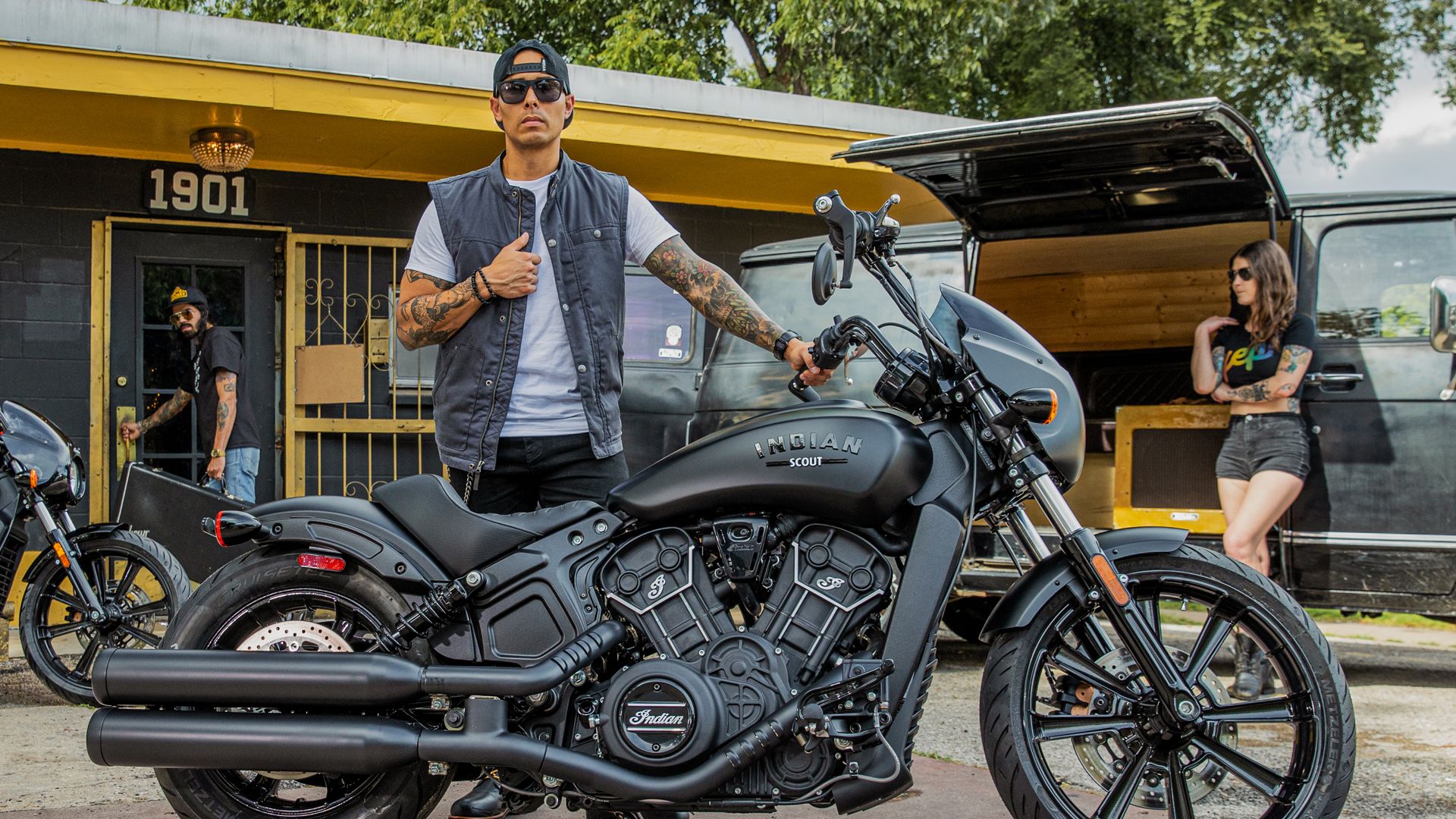 Indian Scout Rouge 2022 Ambiente (1)