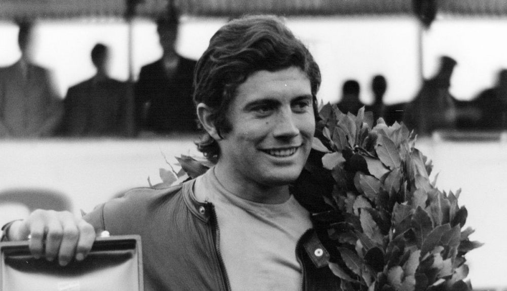 Giacomo Agostini celebrando sus primeros ocho títulos mundiales con MV Agusta. Fuente: Maurice Büla © FIM Giacomo Agostini celebrando sus primeros ocho títulos mundiales con MV Agusta. Fuente: Maurice Büla © FIM