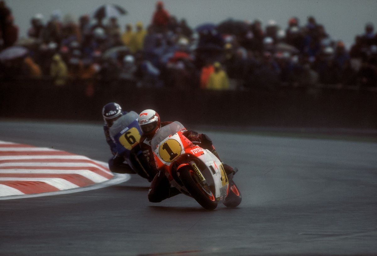 Eddie Lawson en Silverstone en 1985. Fuente: Gold & Goose
