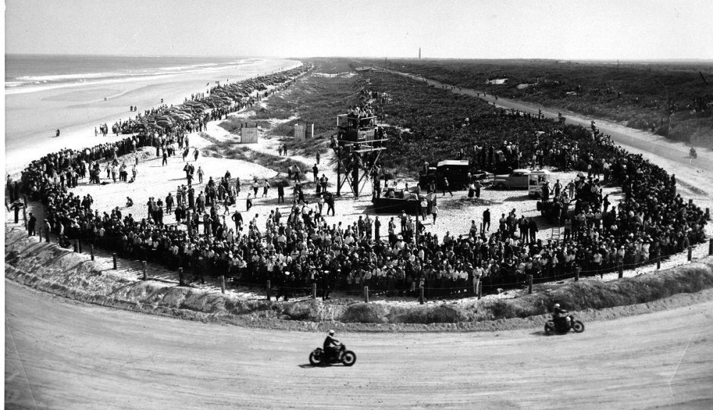 Carrera de 1950 en el Circuito Playero de Daytona. Credit: Christopher Lavery Collection © FIM Carrera de 1950 en el Circuito Playero de Daytona. Credit: Christopher Lavery Collection © FIM