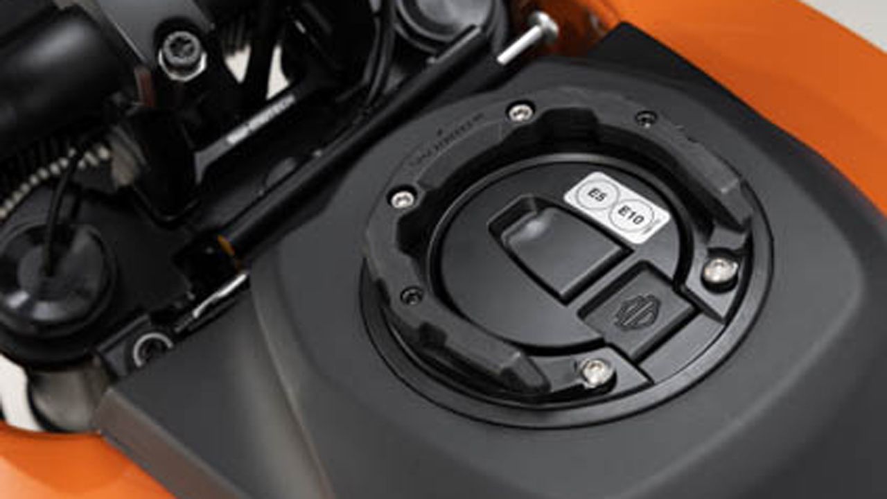Sistema de fijación automático Fidlock para bolsas de depósito Pro Tank.
