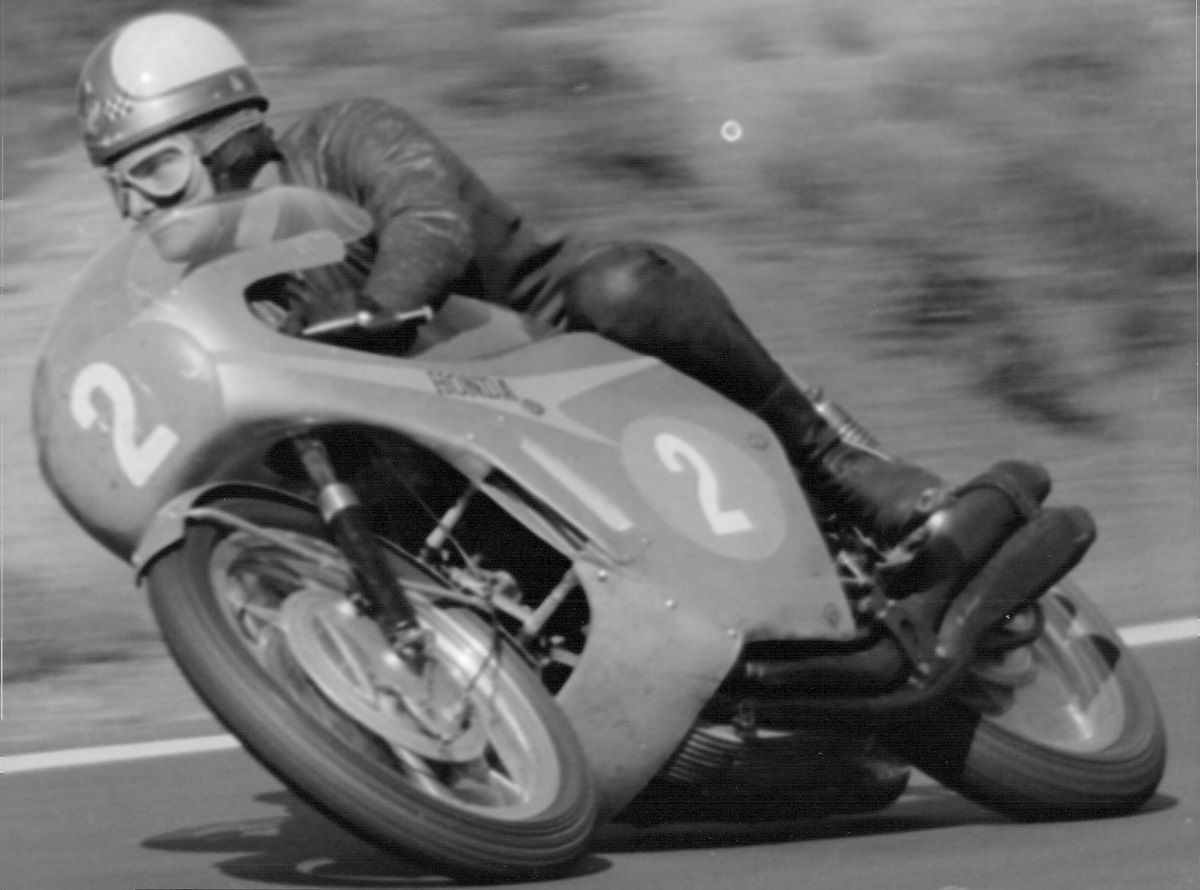 Mike Hailwood tiene 9 de los 45 títulos mundiales de Gran Bretaña. Credit: Maurice Büla © FIM