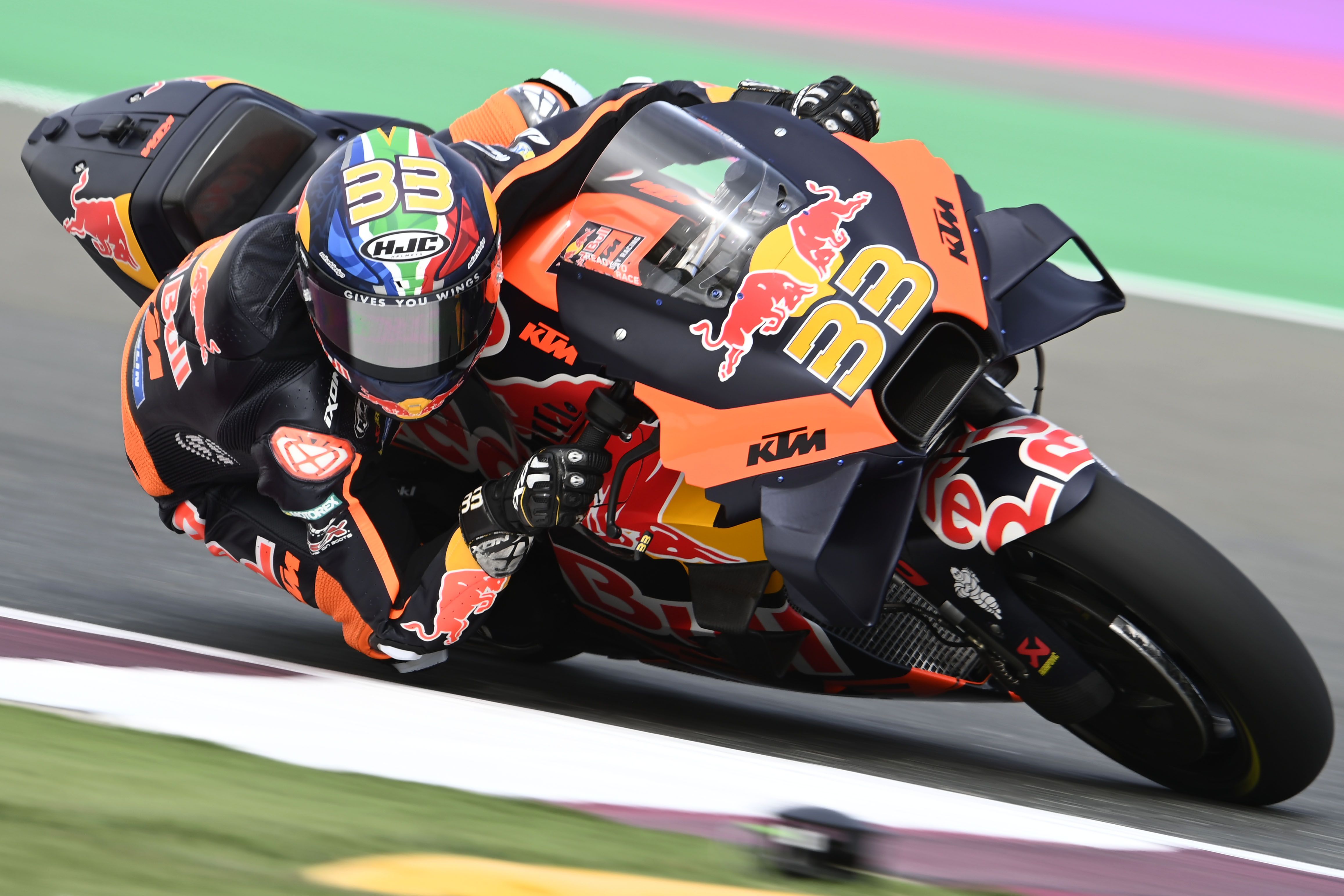 Brad Binder lidera el primer libre de MotoGP sin Ducati en el top 10