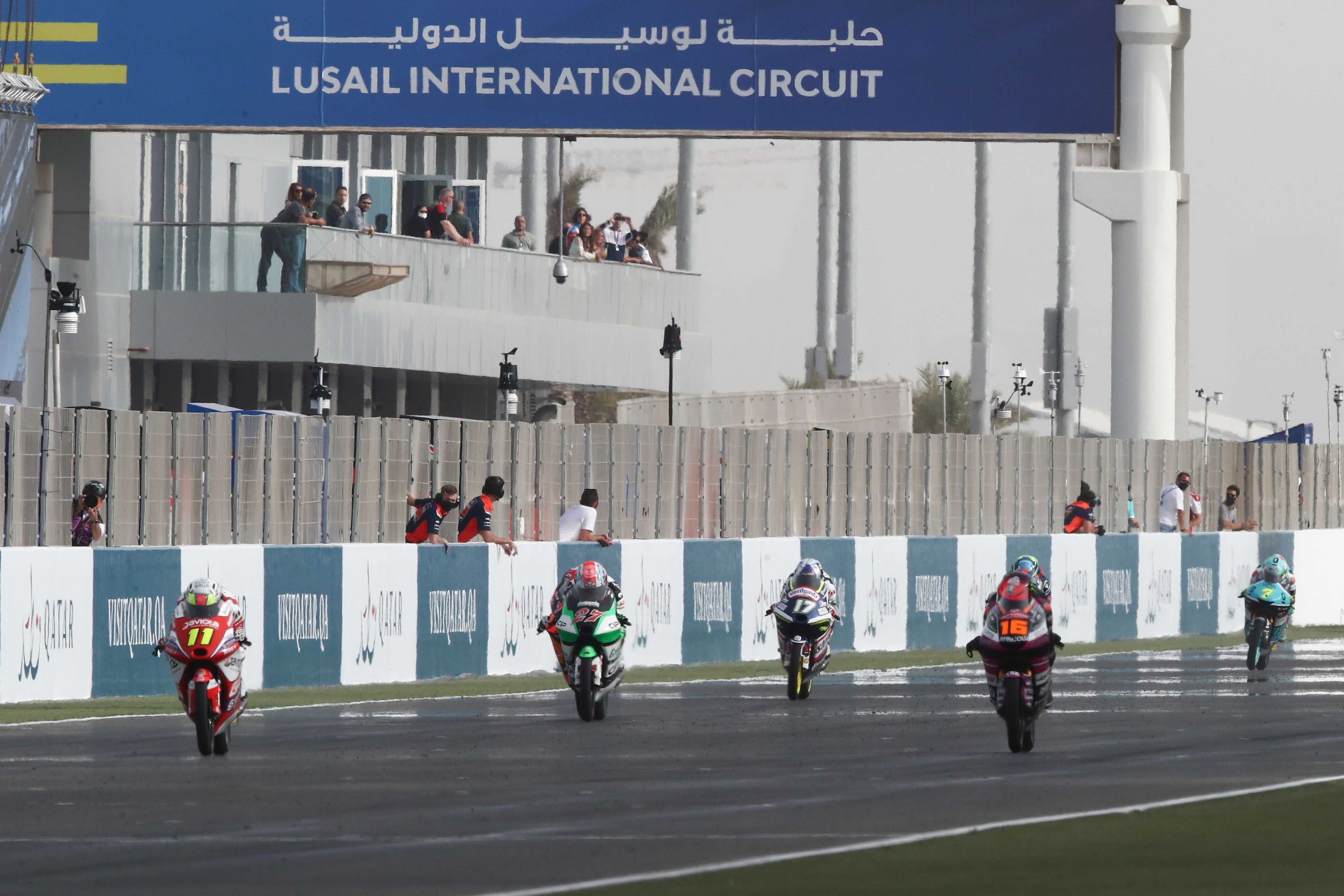 Andrea Migno gana la primera de Moto3 a Sergio García por 37 milésimas