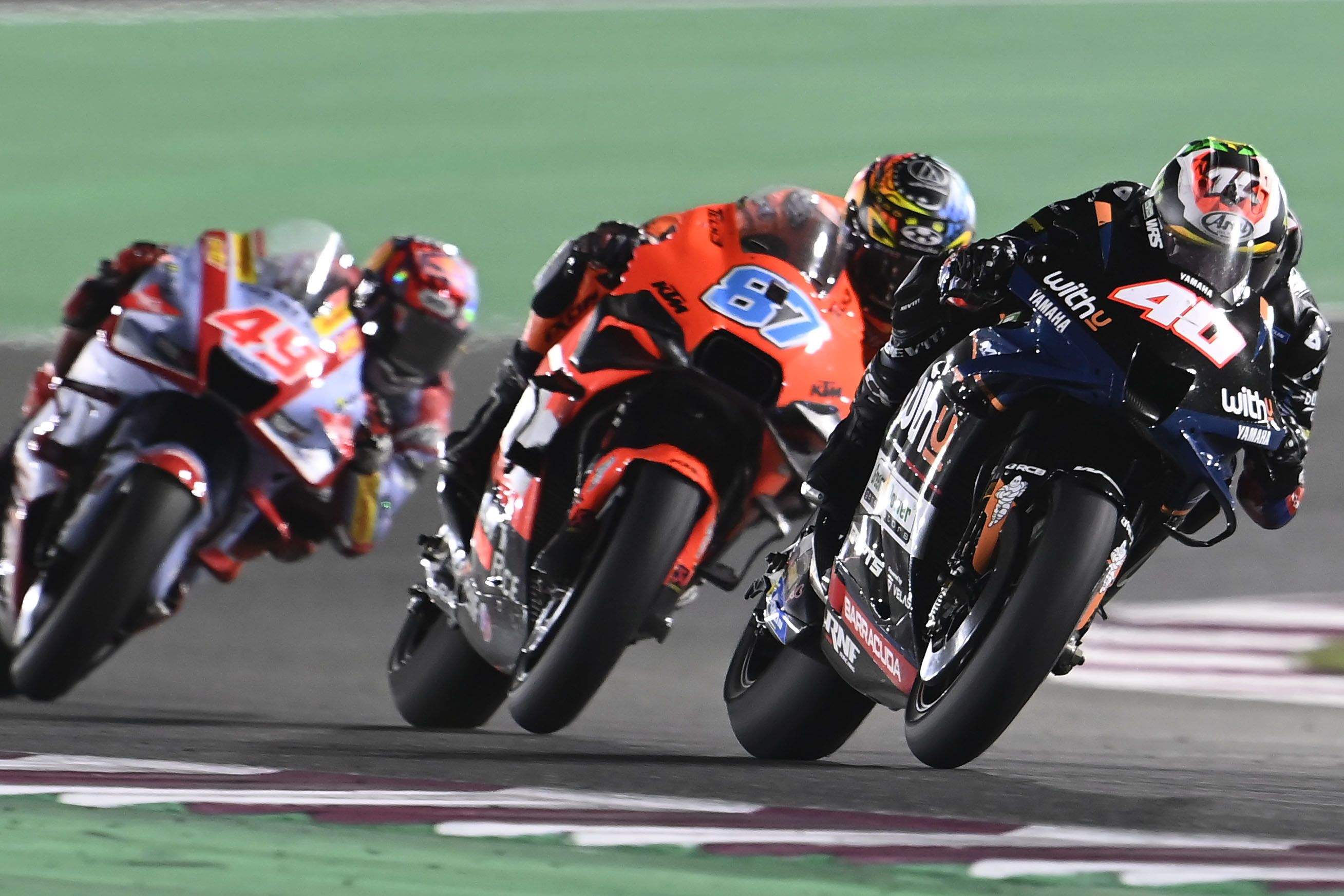 Darryn Binder por delante de Remy Gardner y Fabio Di Giannantonio