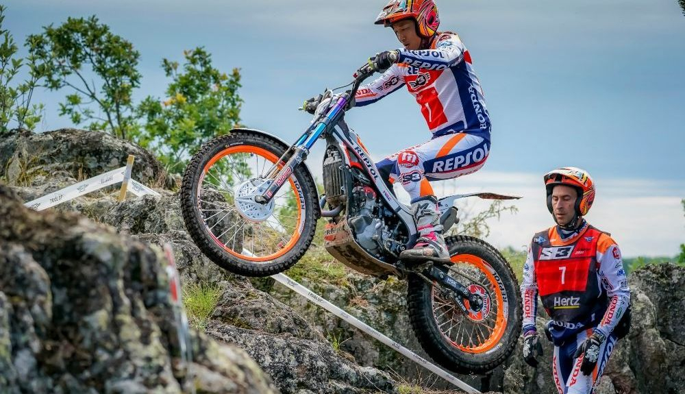 Takahisa Fujinami, piloto de trial, con su moto en una prueba / Credit: Pep Segales © FIM Takahisa Fujinami, piloto de trial, con su moto en una prueba / Credit: Pep Segales © FIM