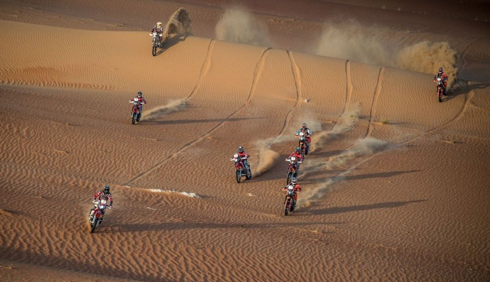 Participantes de un Rally Dakar en el que tomó la salida Joan Lascorz / Credit: © Rally Zone FIM Participantes de un Rally Dakar en el que tomó la salida Joan Lascorz / Credit: © Rally Zone FIM