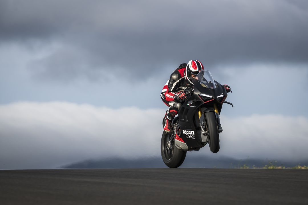 Ducati Panigale V4 SP2 2022 Accion (1) resultado