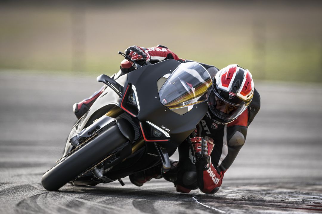 Ducati Panigale V4 SP2 2022 Accion (2) resultado