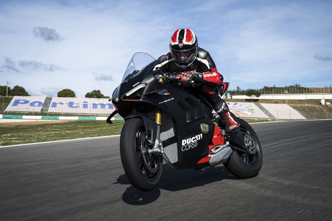 Ducati Panigale V4 SP2 2022 Accion (4) resultado