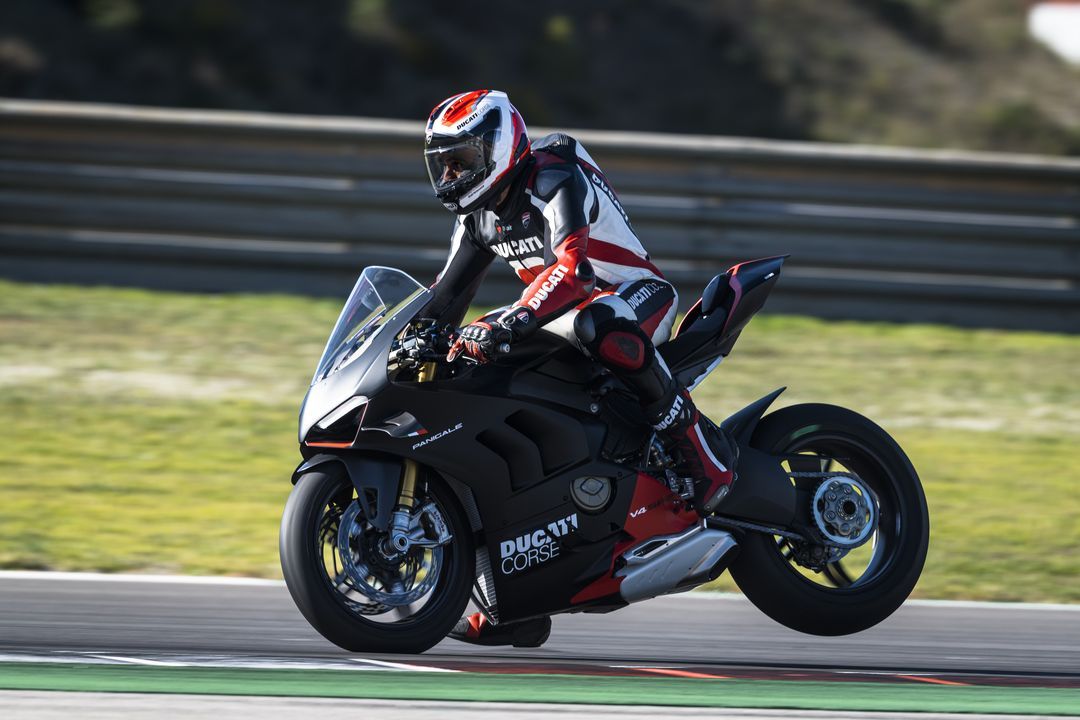 Ducati Panigale V4 SP2 2022 Accion (5) resultado