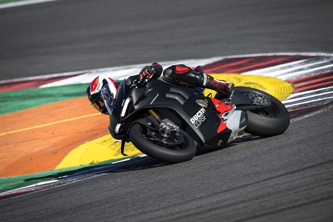Ducati Panigale V4 SP2 2022 Accion (9) resultado