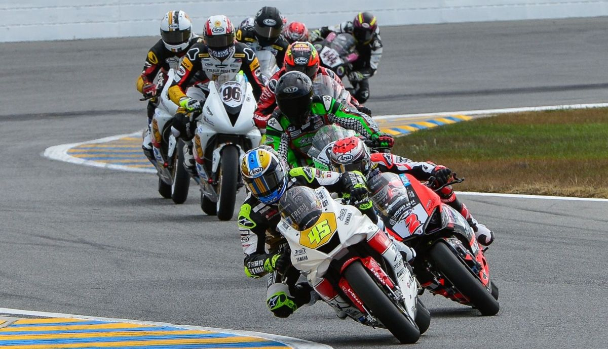 Cameron Petersen y Josh Herrin al frente de la Daytona 200 2022 Cameron Petersen y Josh Herrin al frente de la Daytona 200 2022