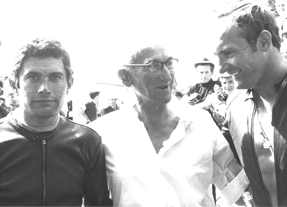 Giacomo Agostini, Stanley Woods y Mike Hailwood. Fuente: Maurice Büla  © FIM