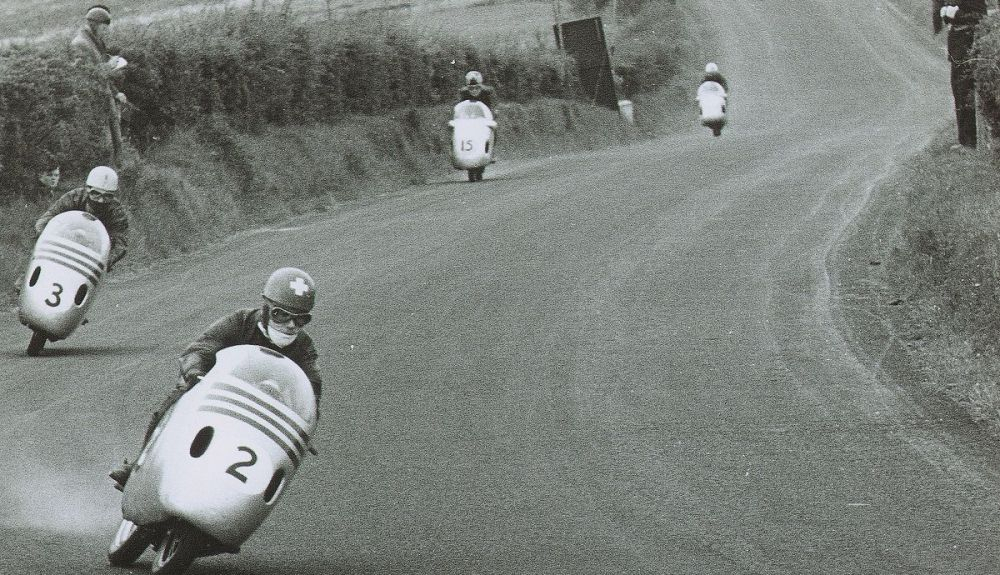 Carrera de 125 cc en el UlsterGP de 1956 con Luigi Taveri, Carlo Ubbiali, Sammy Miller y Bob Coleman. Fuente: Maurice Büla Collection © FIM