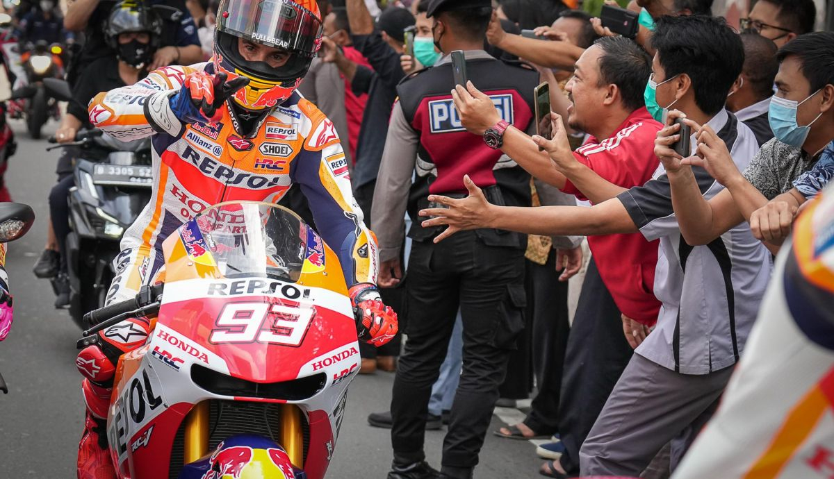 desfile indonesia motogp marquez