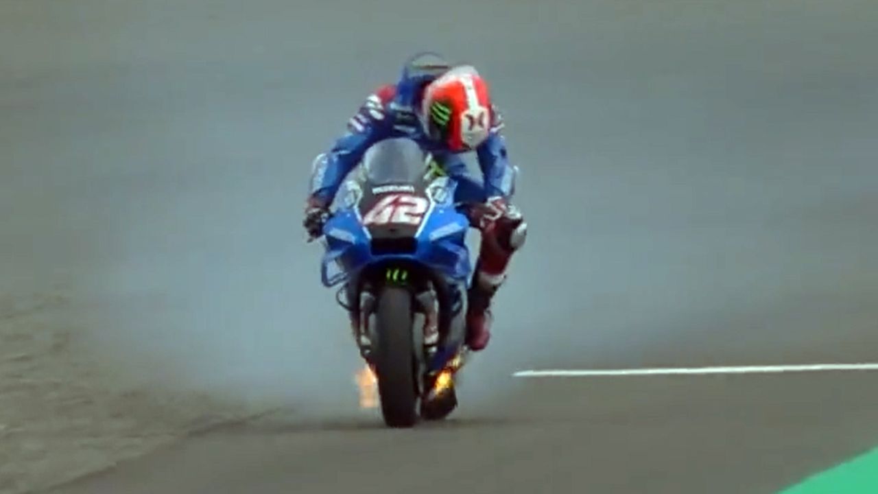 Álex Rins relata cómo vivió el incendio en su Suzuki: “Pensaba que la moto iba a explotar”