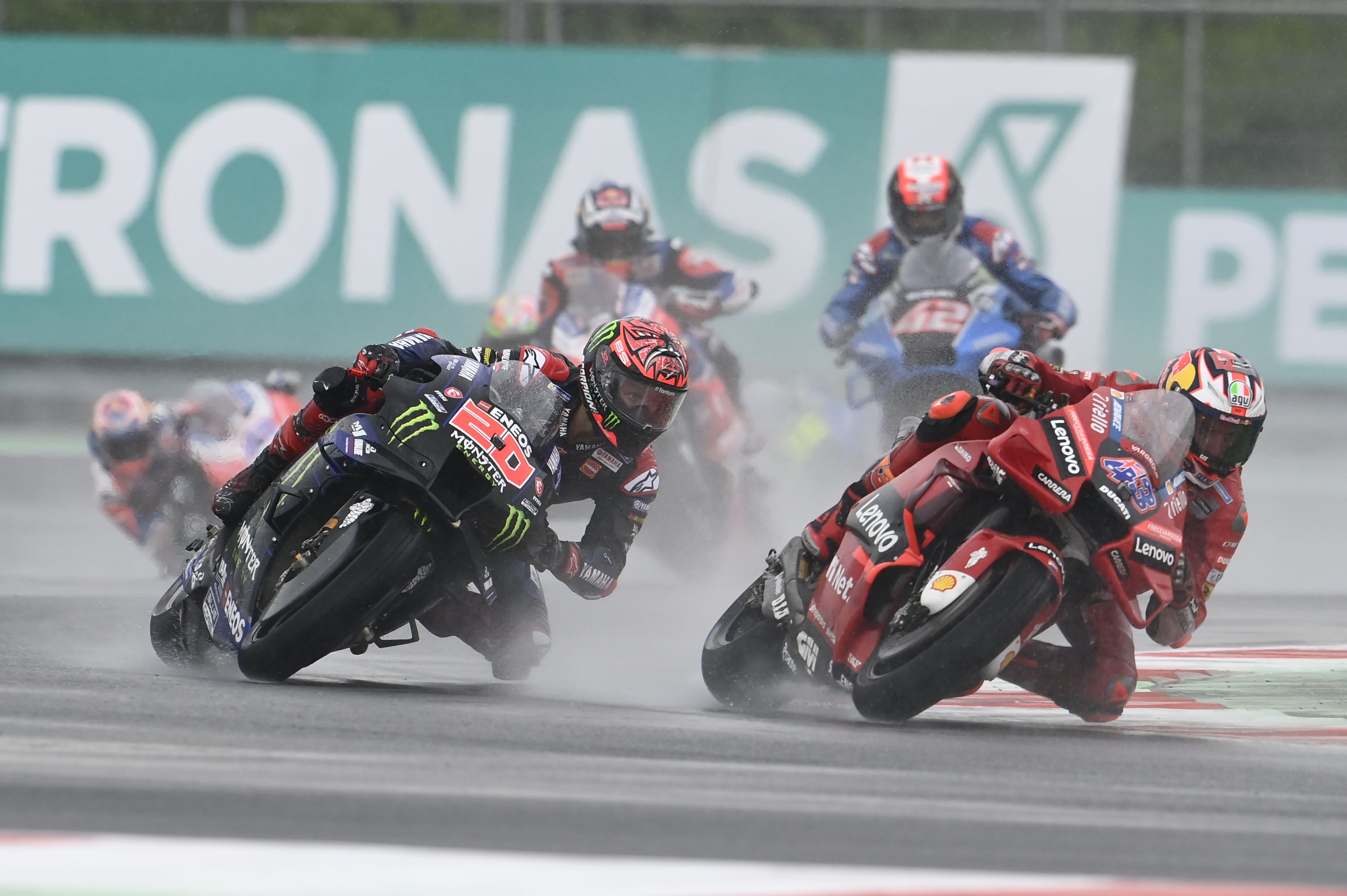 El pique entre Quartararo y Miller se trasladó de la pista a los micros