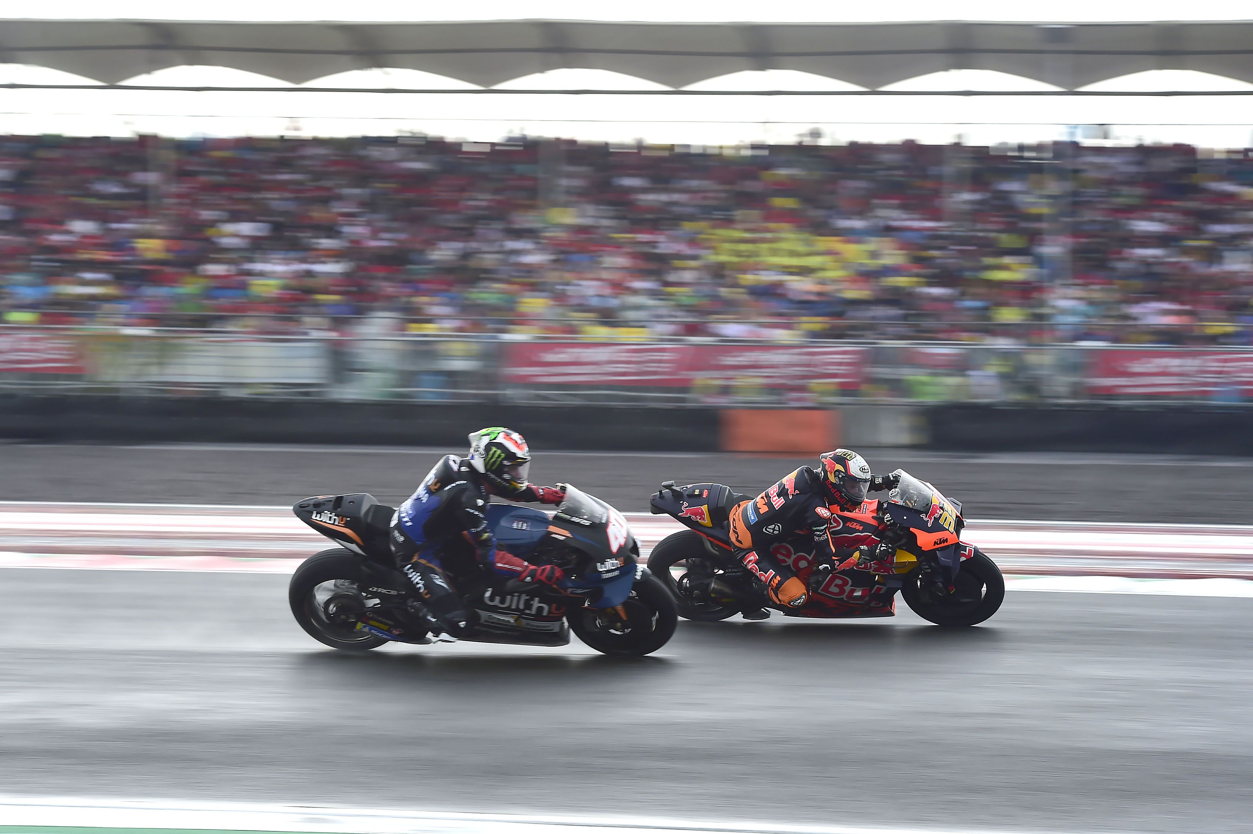 Darryn Binder trata de superar a su hermano Brad Binder