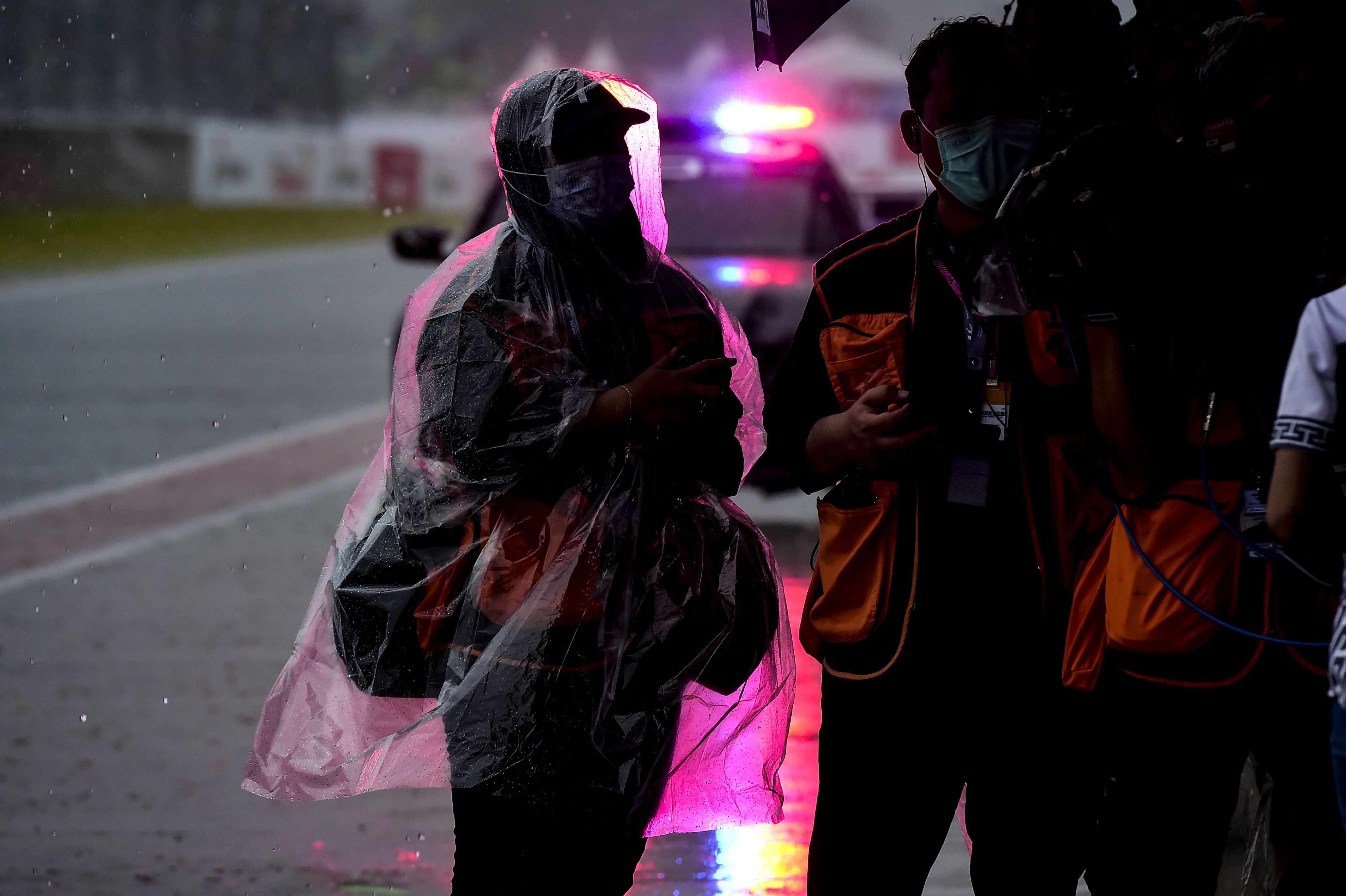 La lluvia obligó a retrasar la carrera de MotoGP