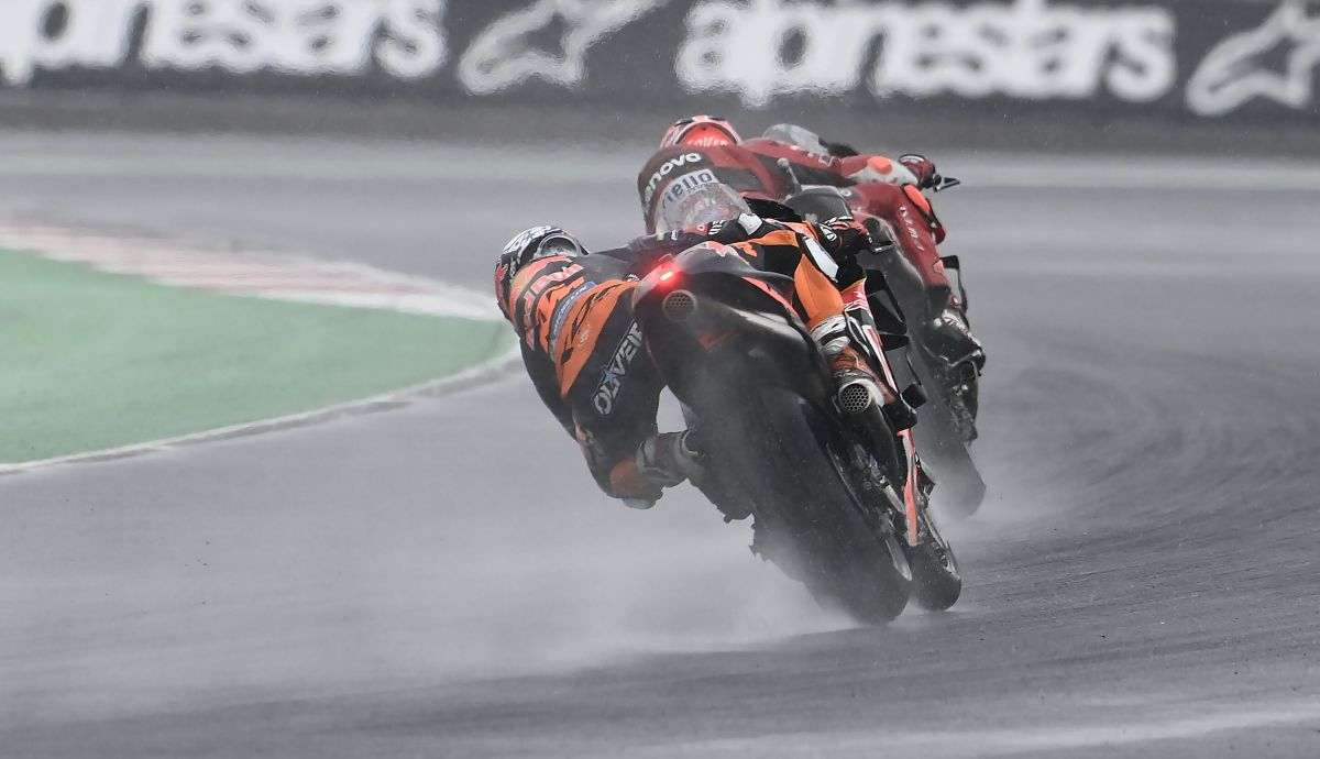 Miguel Oliveira persigue a Jack Miller Miguel Oliveira persigue a Jack Miller