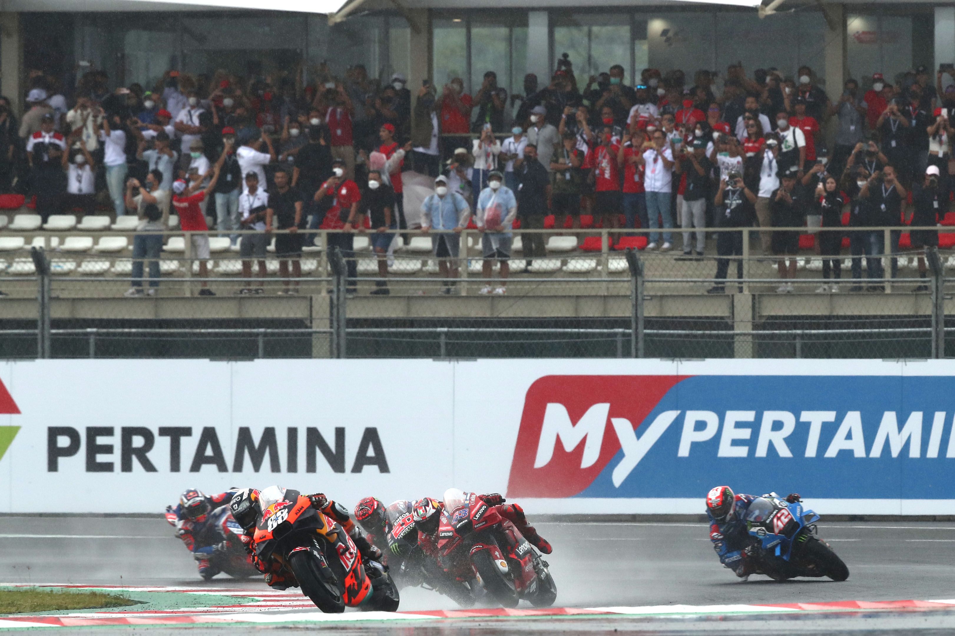 Miguel Oliveira seguido por Jack Miller, Fabio Quartararo y Álex Rins