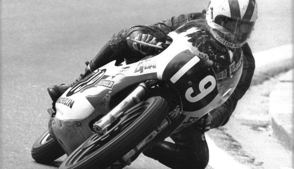 Víctor Palomo en un GP de 350 cc en 1974. Fuente: Maurice Büla © FIM Víctor Palomo en un GP de 350 cc en 1974. Fuente: Maurice Büla © FIM
