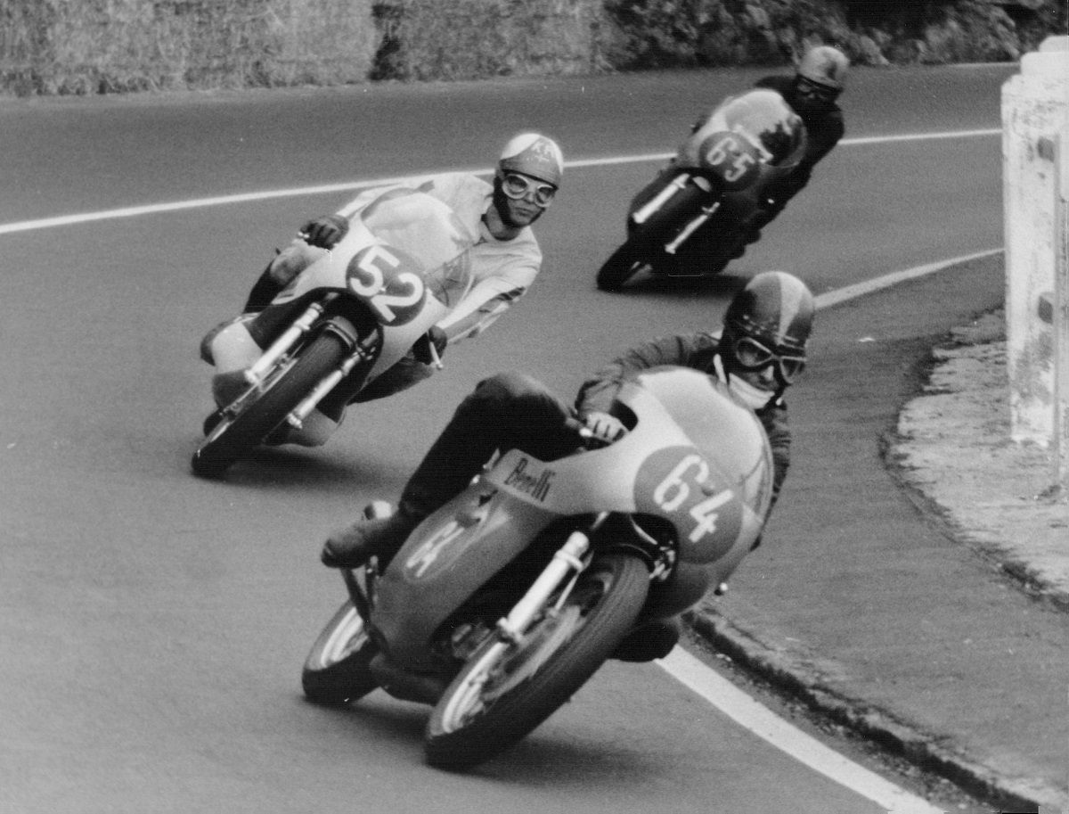 Carrera de 250 cc de 1969 en Opatija: Kel Carruthers Kel(64), Kent Andersson (52) Gilberto Parlotti (65). Fuente: Maurice Büla © FIM