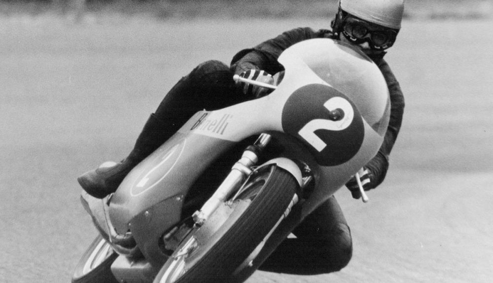 Renzo Pasolini en la carrera de 350 cc de 1970 con una Benelli. Fuente: Maurice Büla © FIM Renzo Pasolini en la carrera de 350 cc de 1970 con una Benelli. Fuente: Maurice Büla © FIM