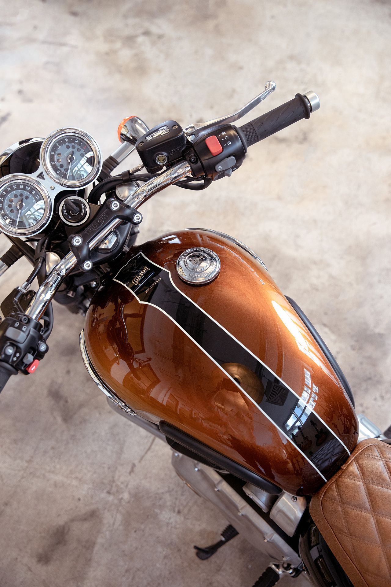 Triumph Bonneville Gibson 5