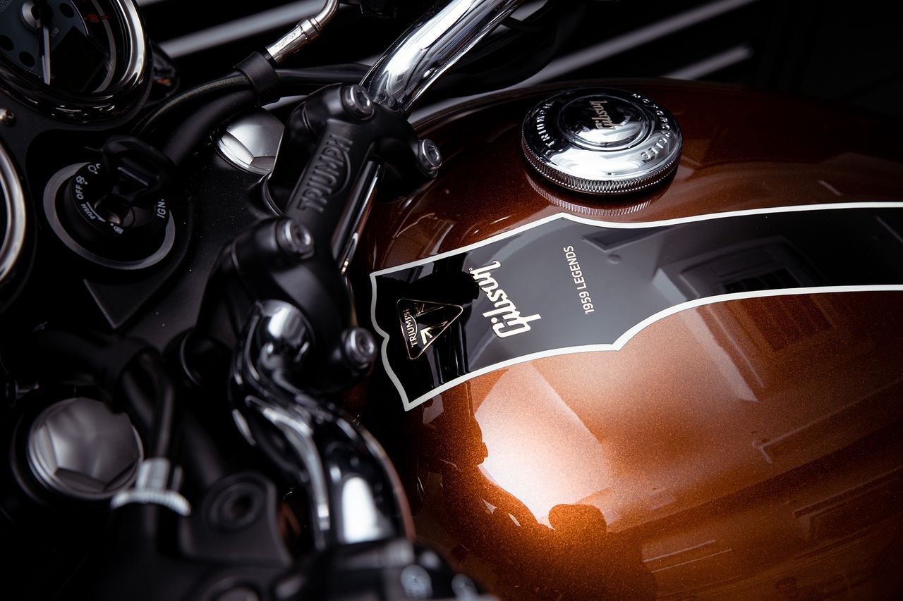 Triumph Bonneville Gibson 12