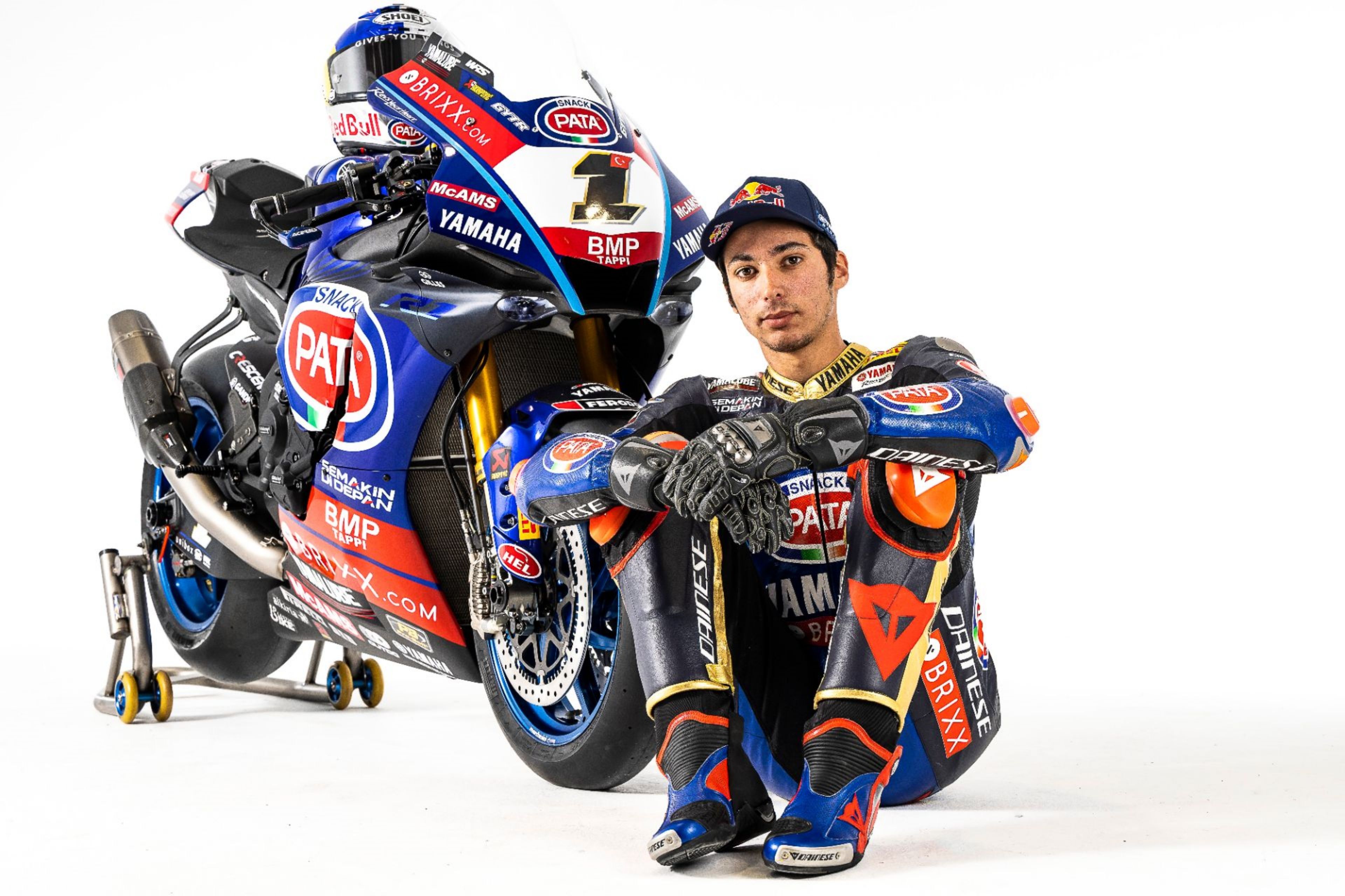 Yamaha YZF R1 Pata WSBK 2022 Toprak Razgatlioglu Andrea Locatelli 44