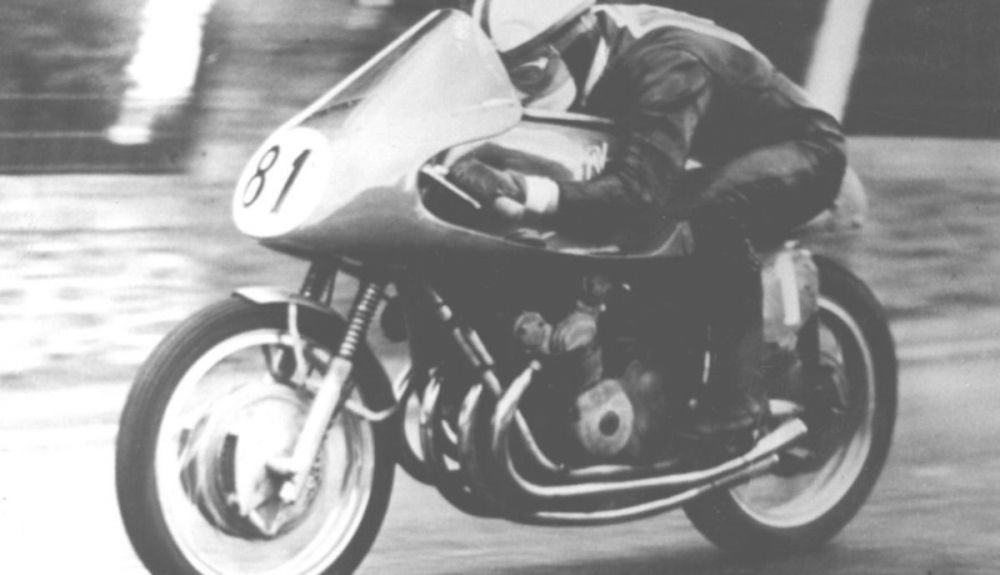 John Surtees a lomos de su motocicleta / Credit: Maurice Büla Collection © FIM John Surtees a lomos de su motocicleta / Credit: Maurice Büla Collection © FIM