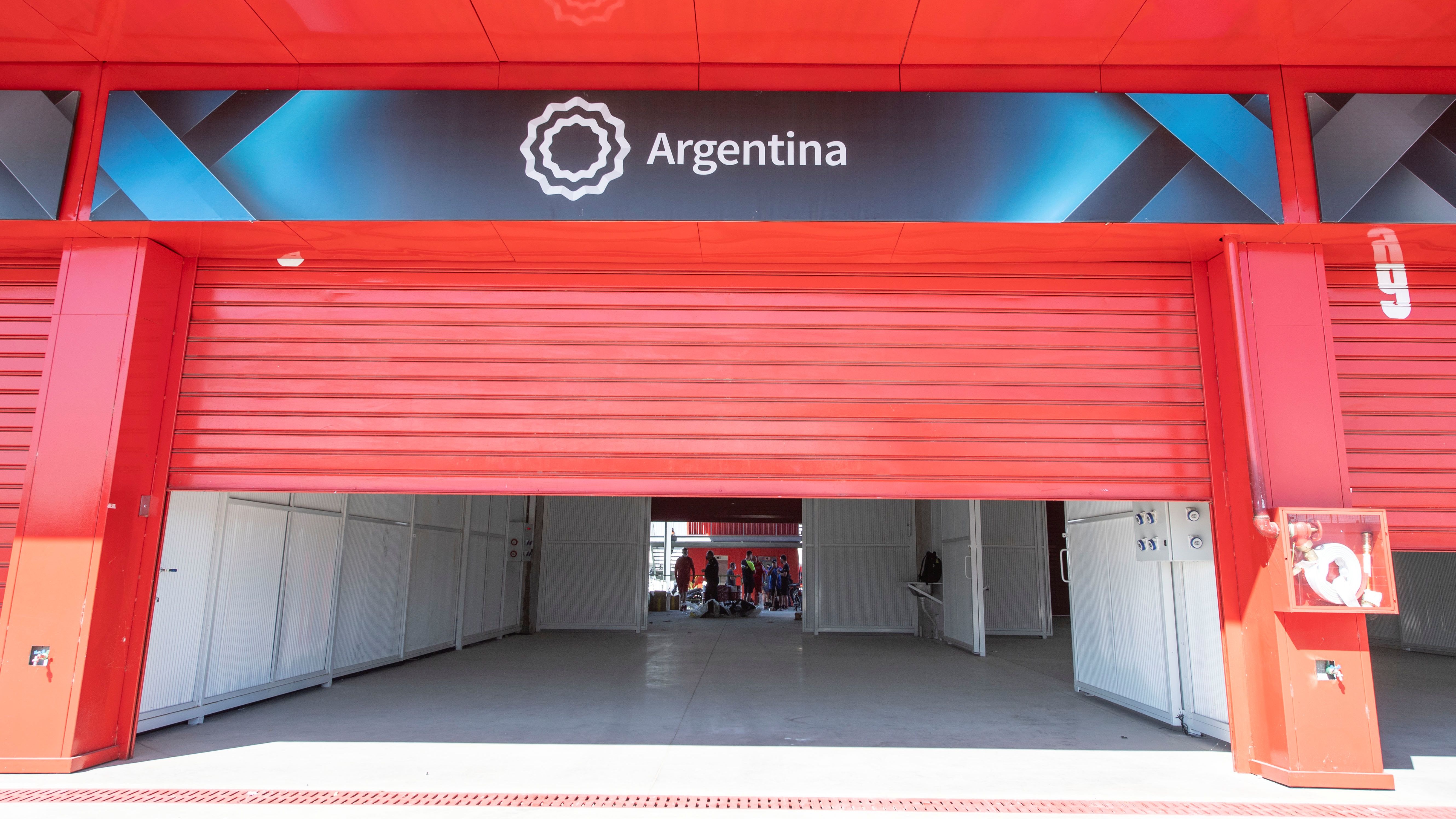 Los boxes de MotoGP en Argentina vacíos ante el retraso del material