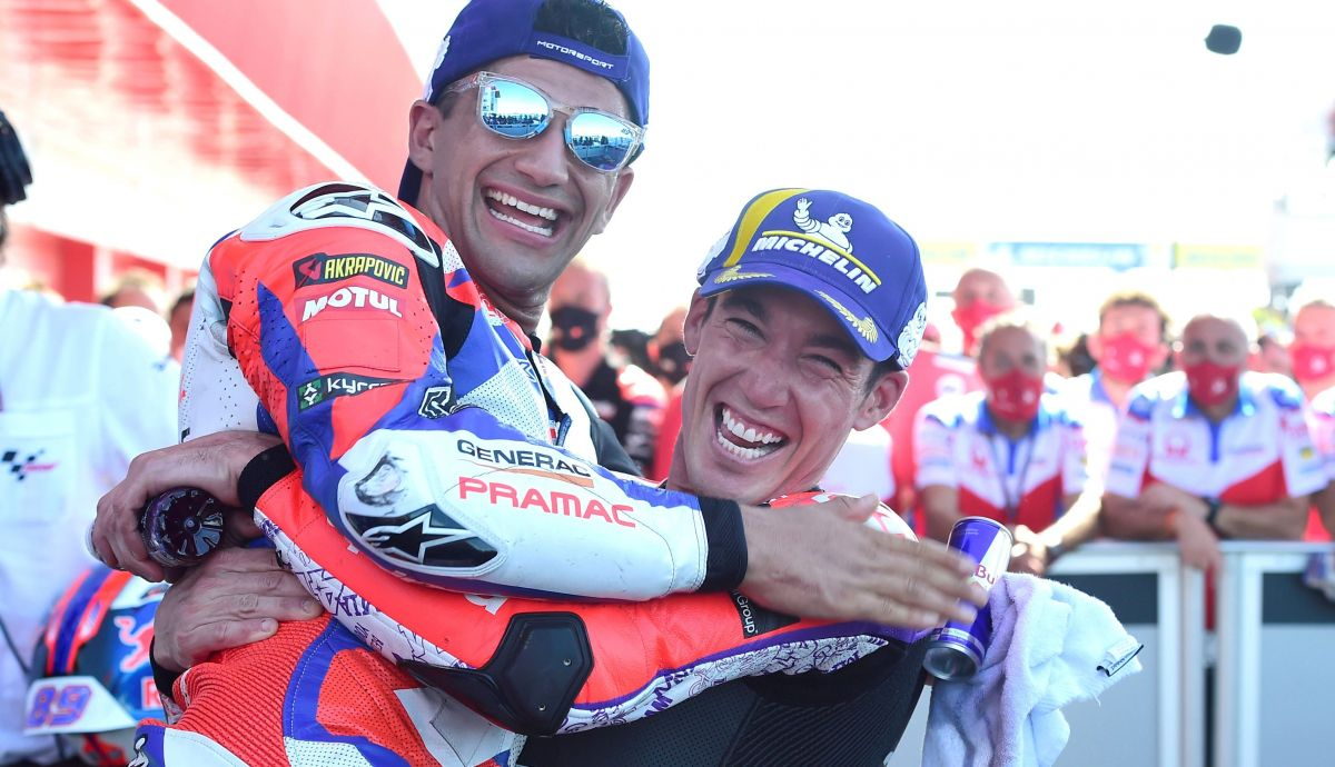 Aleix Espargaró celebra la victoria junto a Jorge Martín Aleix Espargaró celebra la victoria junto a Jorge Martín