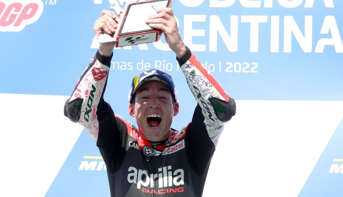 Aleix Espargaró en el podio de MotoGP Argentina 2022 Aleix Espargaró en el podio de MotoGP Argentina 2022