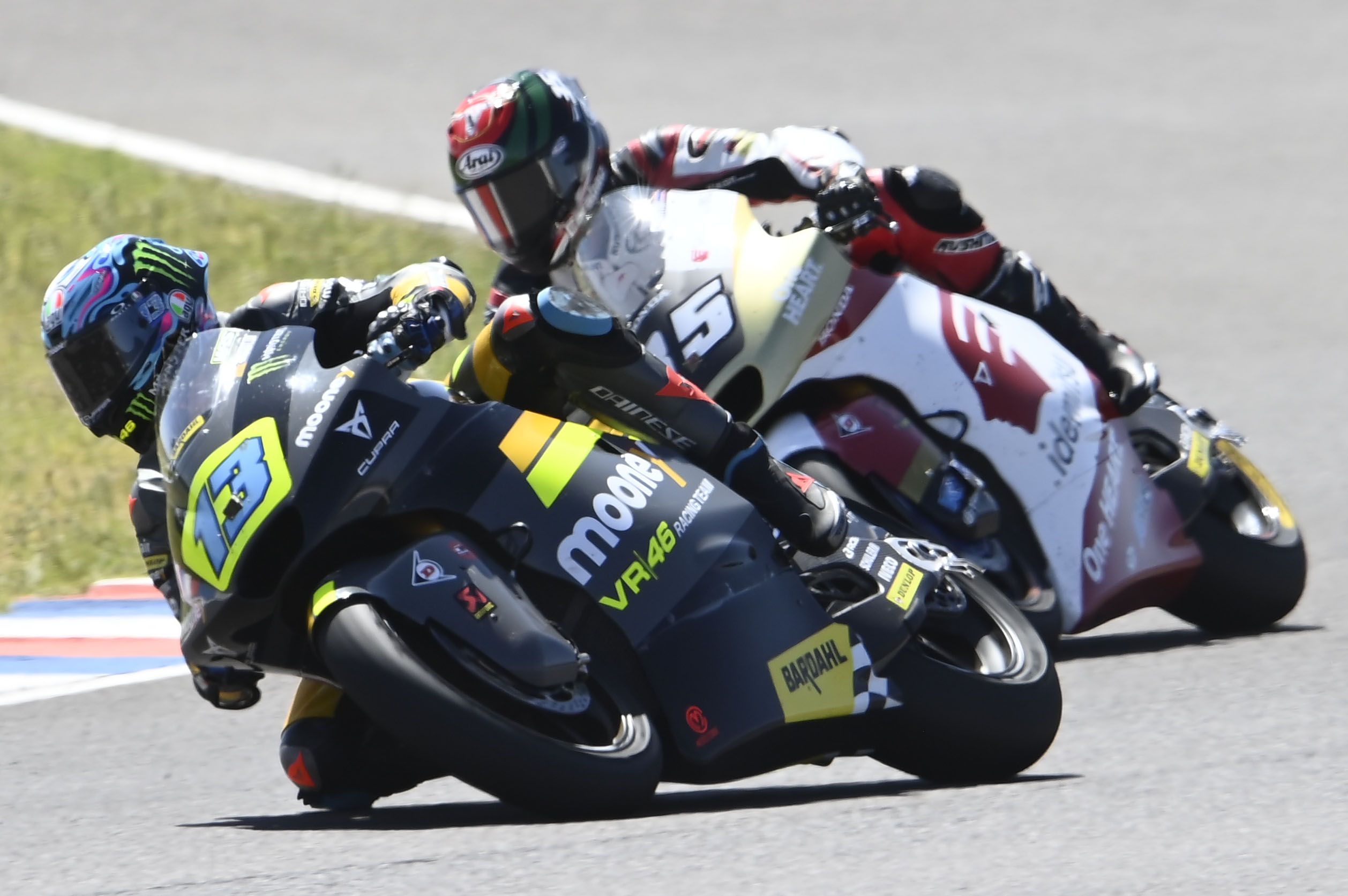 Celestino Vietti se abre y Somkiat Chantra se tira al interior, Moto2 Argentina 2022