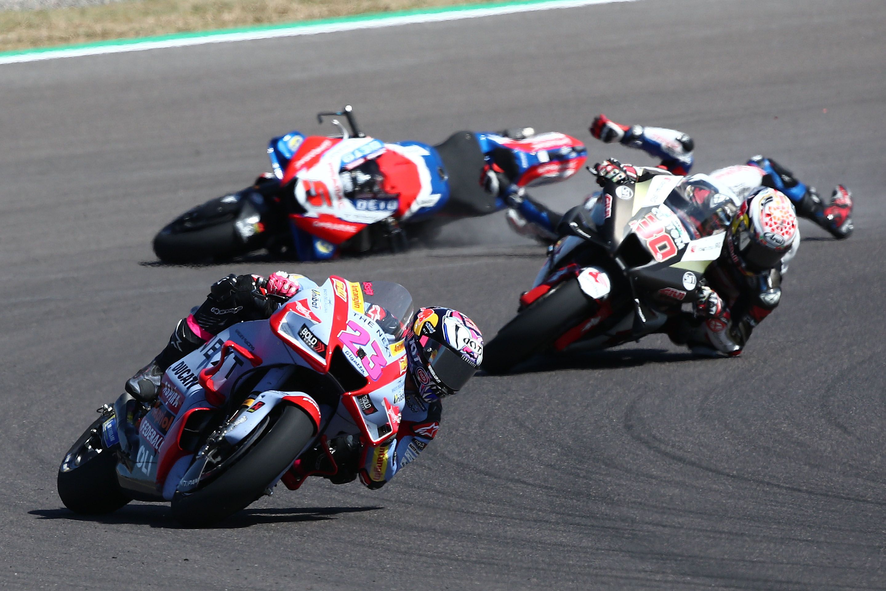 Johann Zarco cae cuando persigue a Enea Bastianini y Takaaki Nakagami, MotoGP Argentina 2022