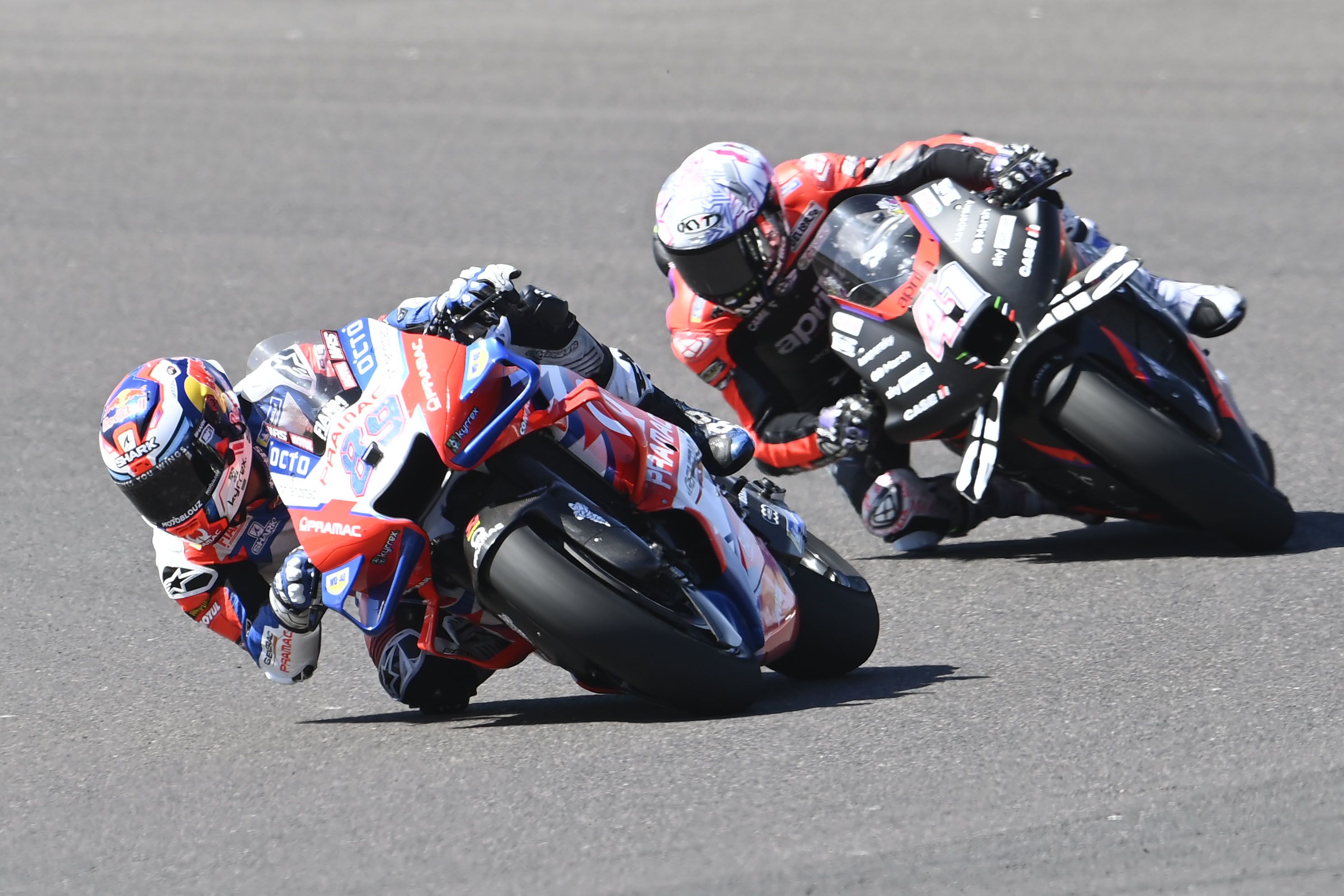 Jorge Martín con Aleix Espargaró a su estela, MotoGP Argentina 2022