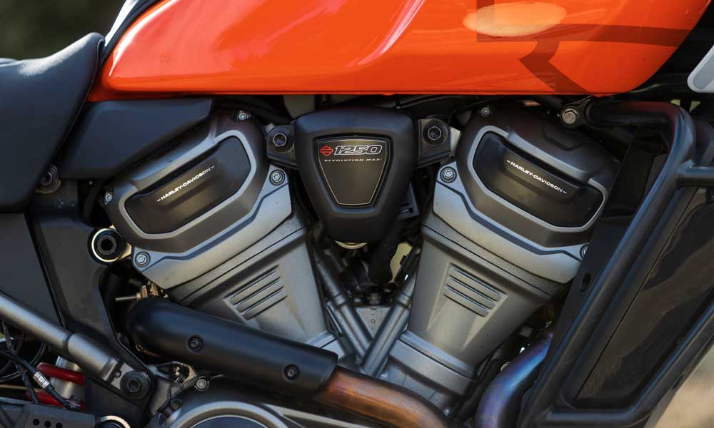 El motor Revolution Max de 1.252 cc alcanzaina potencia de 141 CV.