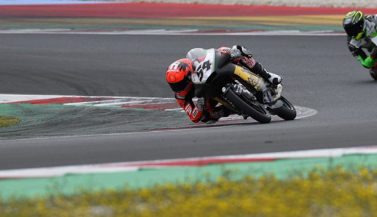Alberto Ferrández ganó la segunda carrera tras una increíble remontada en la primera Alberto Ferrández ganó la segunda carrera tras una increíble remontada en la primera
