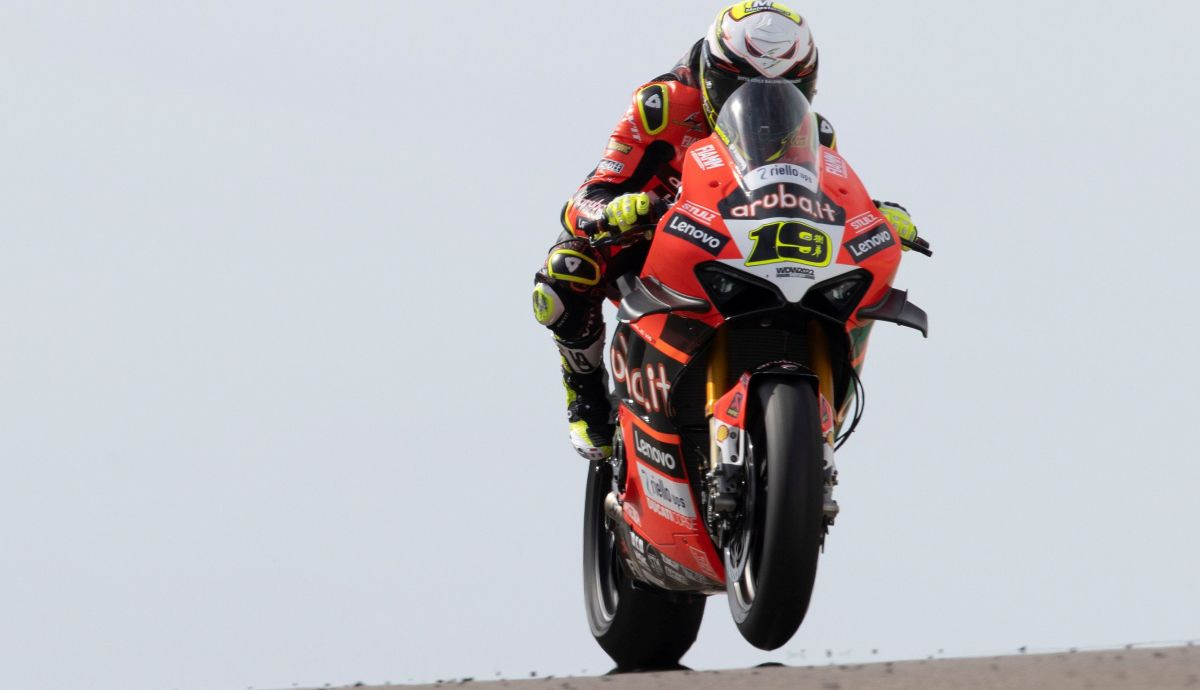 Álvaro Bautista ha concluido el viernes de Aragón en segunda posición de SBK
