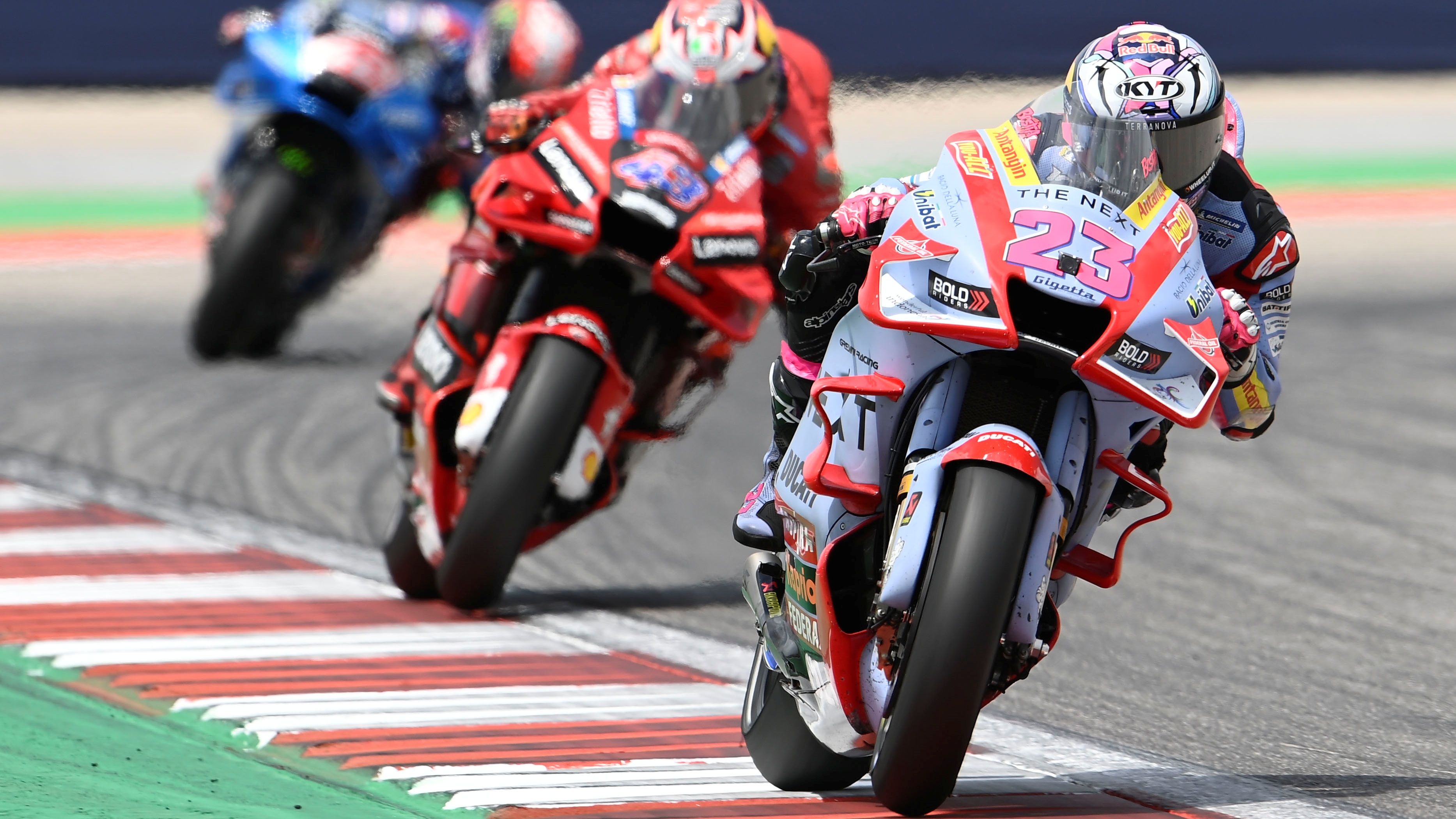Enea Bastianini se escapa de Jack Miller y Álex Rins